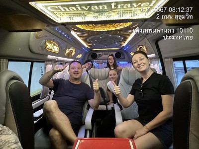 รถตู้วี 8ที่นั่งสะดวกสบายกรุงเทพ พัทยา
